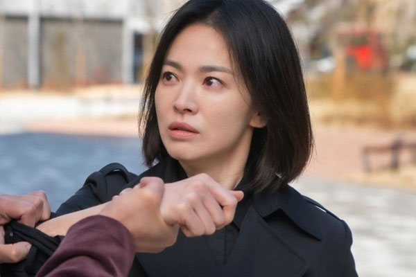 Lận đận tình duyên nhưng Song Hye Kyo vẫn vượt mặt chồng cũ Song Joong Ki khoảng phim ảnh - ảnh 4