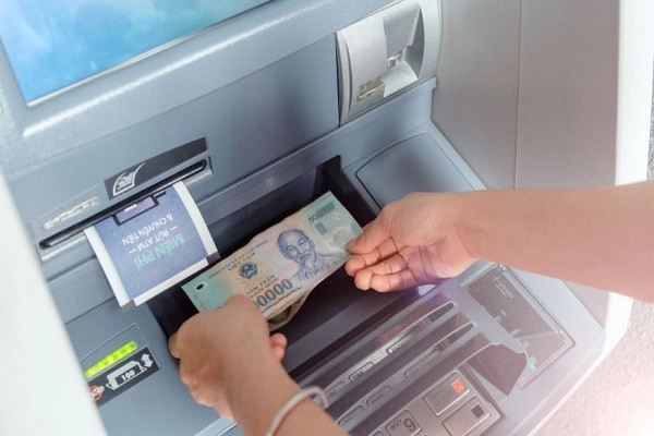 Mang 1,5 tỷ đồng ra cây ATM, người đàn ông 'bỏ quên' gần 100 triệu và cái kết bất ngờ - ảnh 1