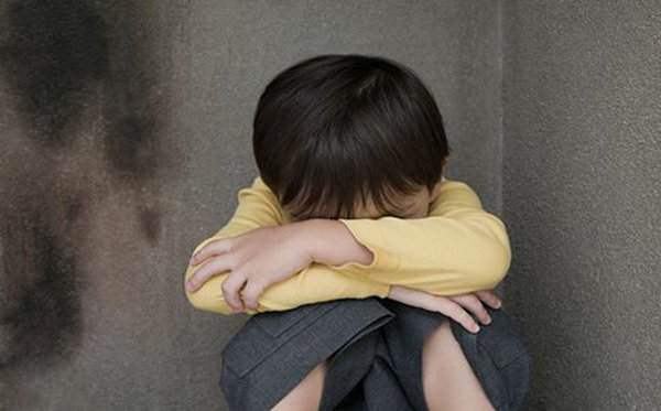 Hành vi bạo hành trẻ em có thể quy ra trách nhiệm hình sự.