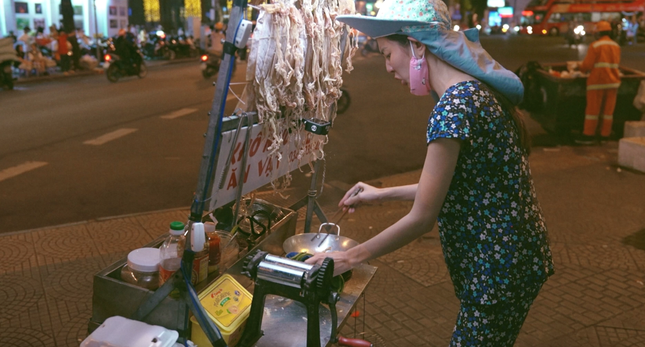 Thùy Tiên là hoa hậu 'làm nhiều nghề nhất Việt Nam', bất ngờ bị chỉ trích 'làm màu' - ảnh 2