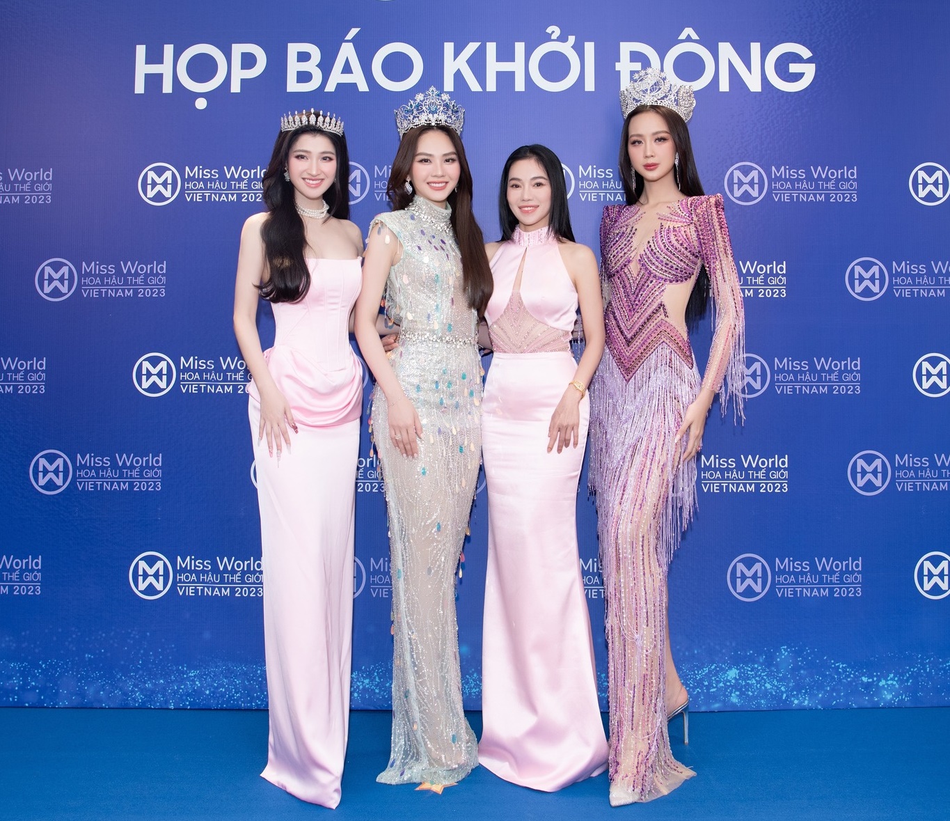 cùng Top 3 Miss World Vietnam 2022 và bà Phạm Kim Dung.