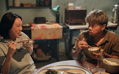 Thái Hòa - Thu Trang vào vai cha con trong phim mới.