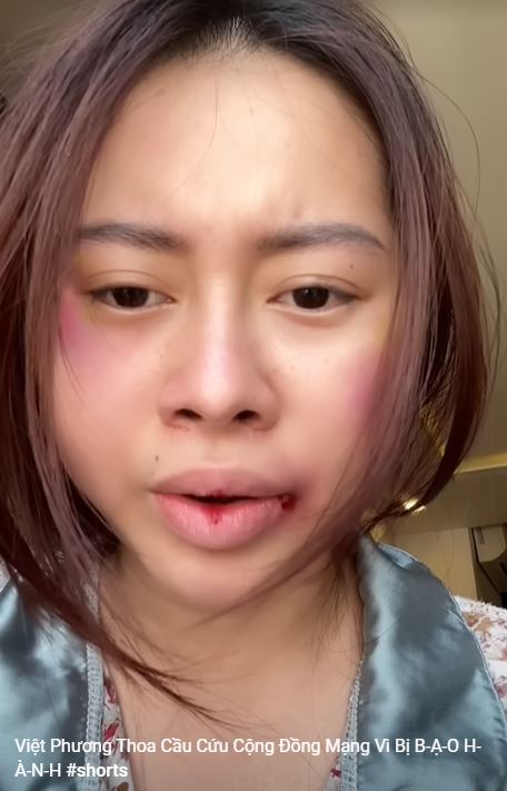 Đoạn video gây sốc của Việt Phương Thoa vì khiến nhiều người lầm tưởng cô bị bạo hành (Ảnh: chụp màn hình).