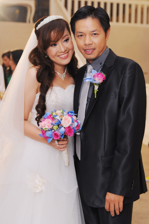 Thái Hòa kết hôn với vợ trẻ kém 11 tuổi.