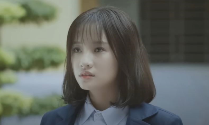 Thanh Vy hóa thân thành cô nữ sinh trong trẻo trong MV (Ảnh: chụp màn hình).