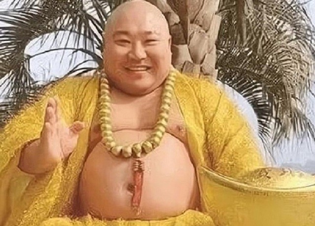 Người đàn ông có ngoại hình được nhận xét giống Phật Di Lặc.