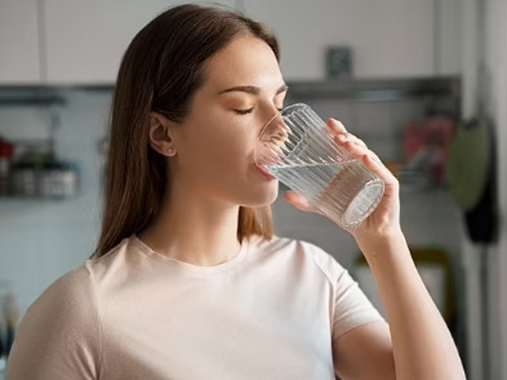 Uống nước sai cách có thể dẫn đến đột quỵ (Ảnh minh họa).