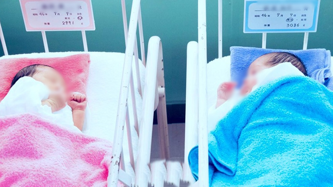 Cặp vợ chồng phát hiện mình chào đời ở cùng một bệnh viện khiến netizen thích thú (ảnh minh họa).