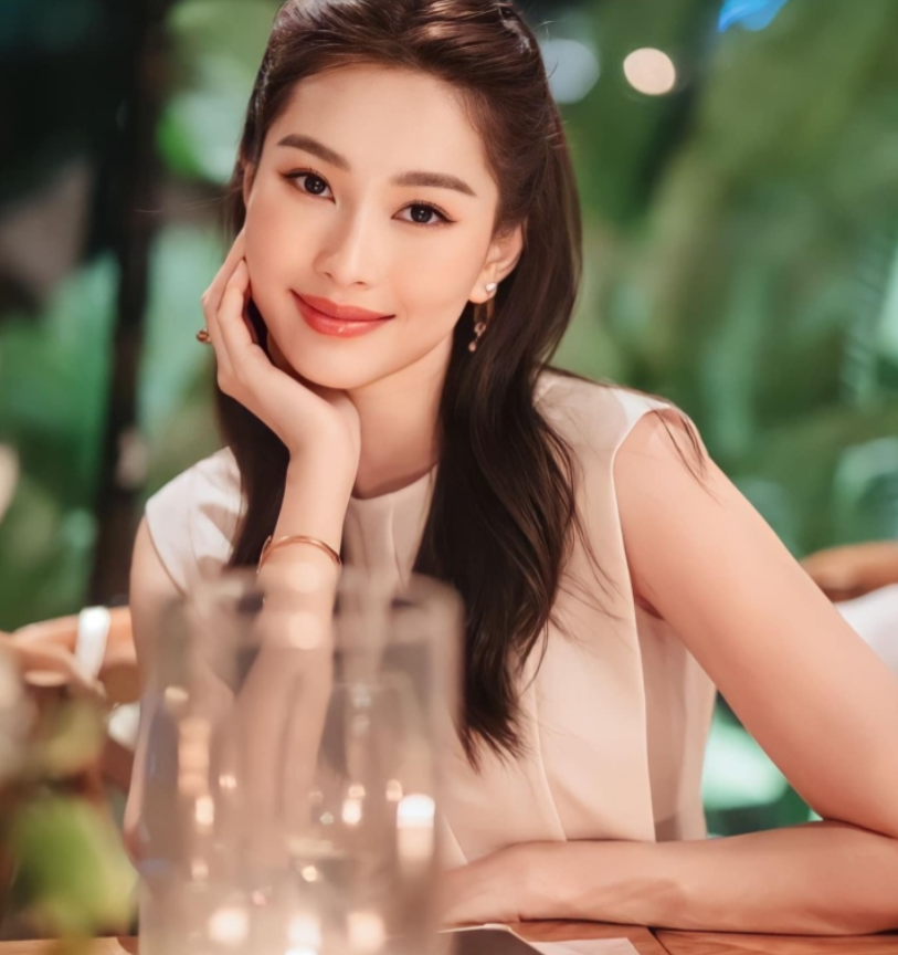 Hoa hậu Đặng Thu Thảo khoe nhan sắc xứng danh 'thần tiên tỷ tỷ'.