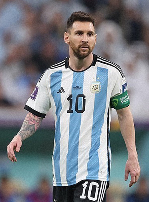 Lionel-Messi-Argentina-2022-FIFA-World-Cup_(cropped)