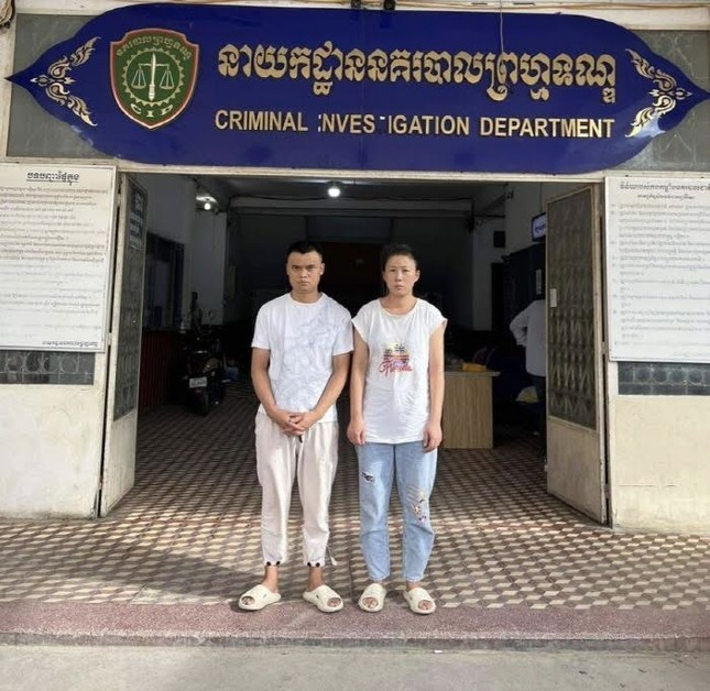 Hai nghi phạm liên quan tới vụ qua đời bí ẩn của streamer Ahyeong đang bị cơ quan điều tra tạm giam (Ảnh: Rasmei Kampuchea)