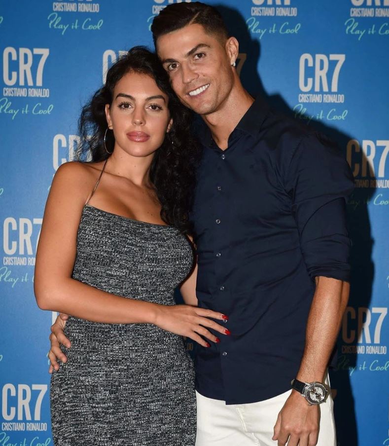 Ronaldo và bạn gái được cho là có hợp đồng tình ái.