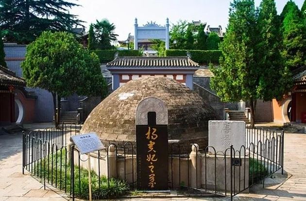 Ngôi mộ của Dương Quý Phi.
