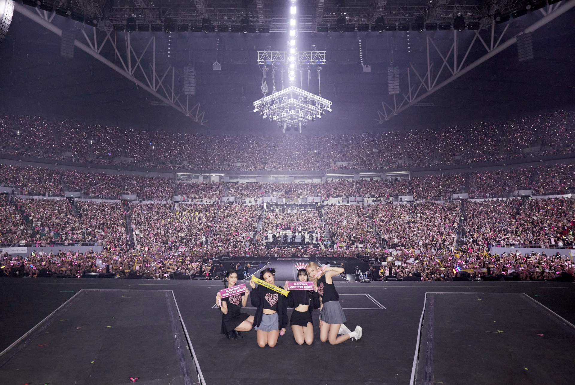 Concert của nhóm giá hơn 10 triệu đồng/vé VIP ở Thái Lan vẫn cháy vé.