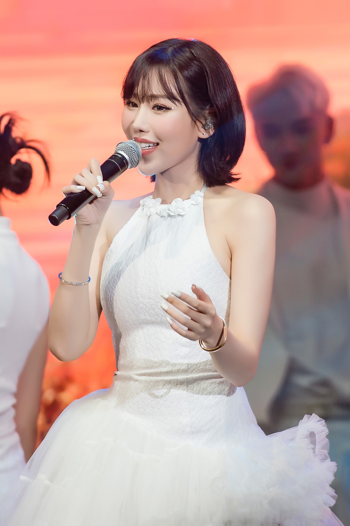 Nữ ca sĩ gây ấn tượng với khả năng hát tiếng Hàn.