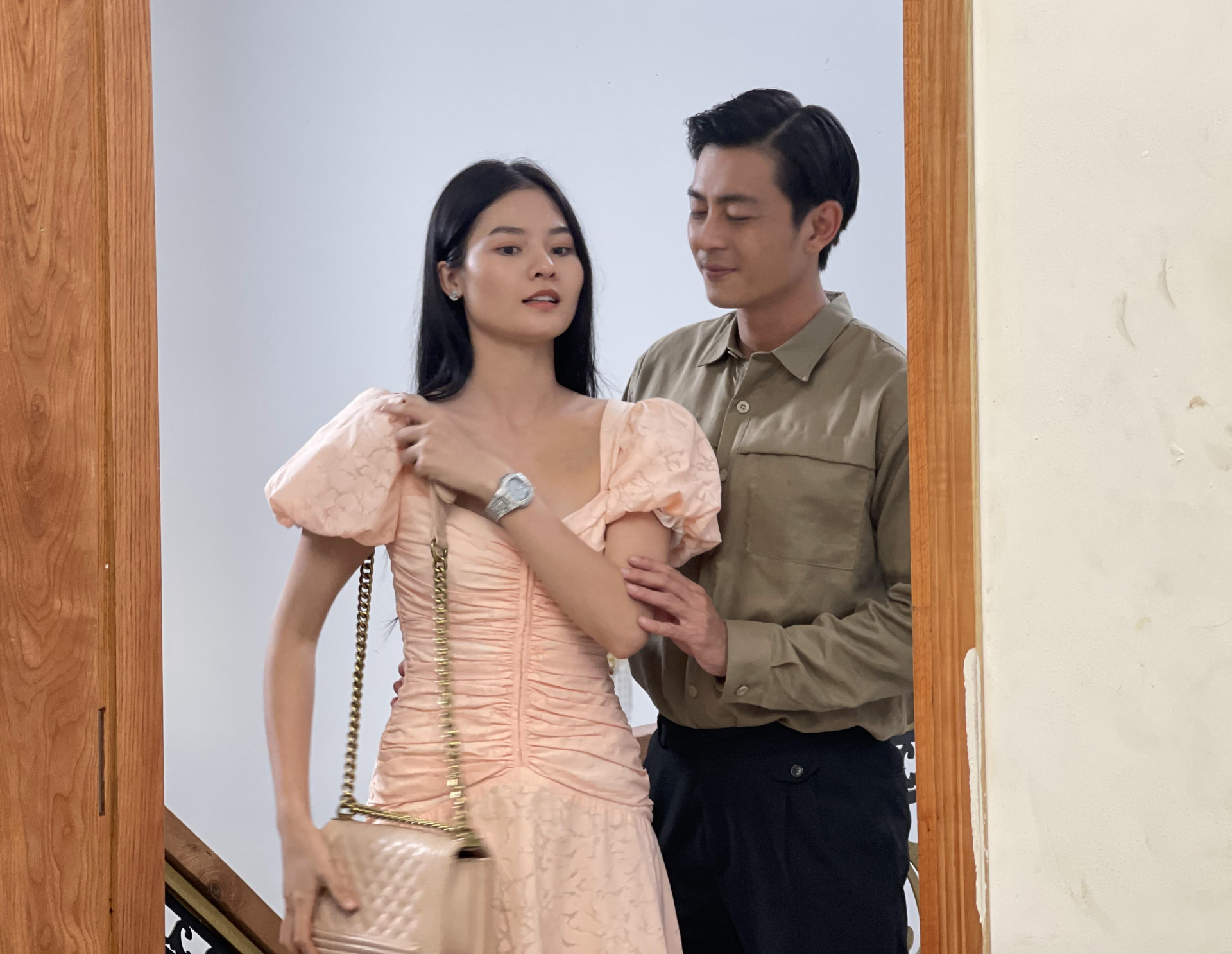 Thu Bi trong vai Quỳnh Lam trong 'Người thầm lặng', nữ diễn viên có nhiều phân cảnh tình với Châu Vĩnh (Quốc Huy thủ vai).