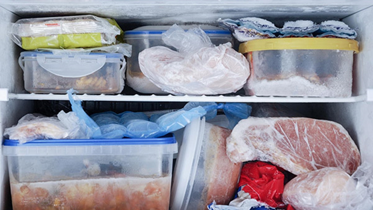 Không nên nhồi nhét quá nhiều thực phẩm vào tủ lạnh.