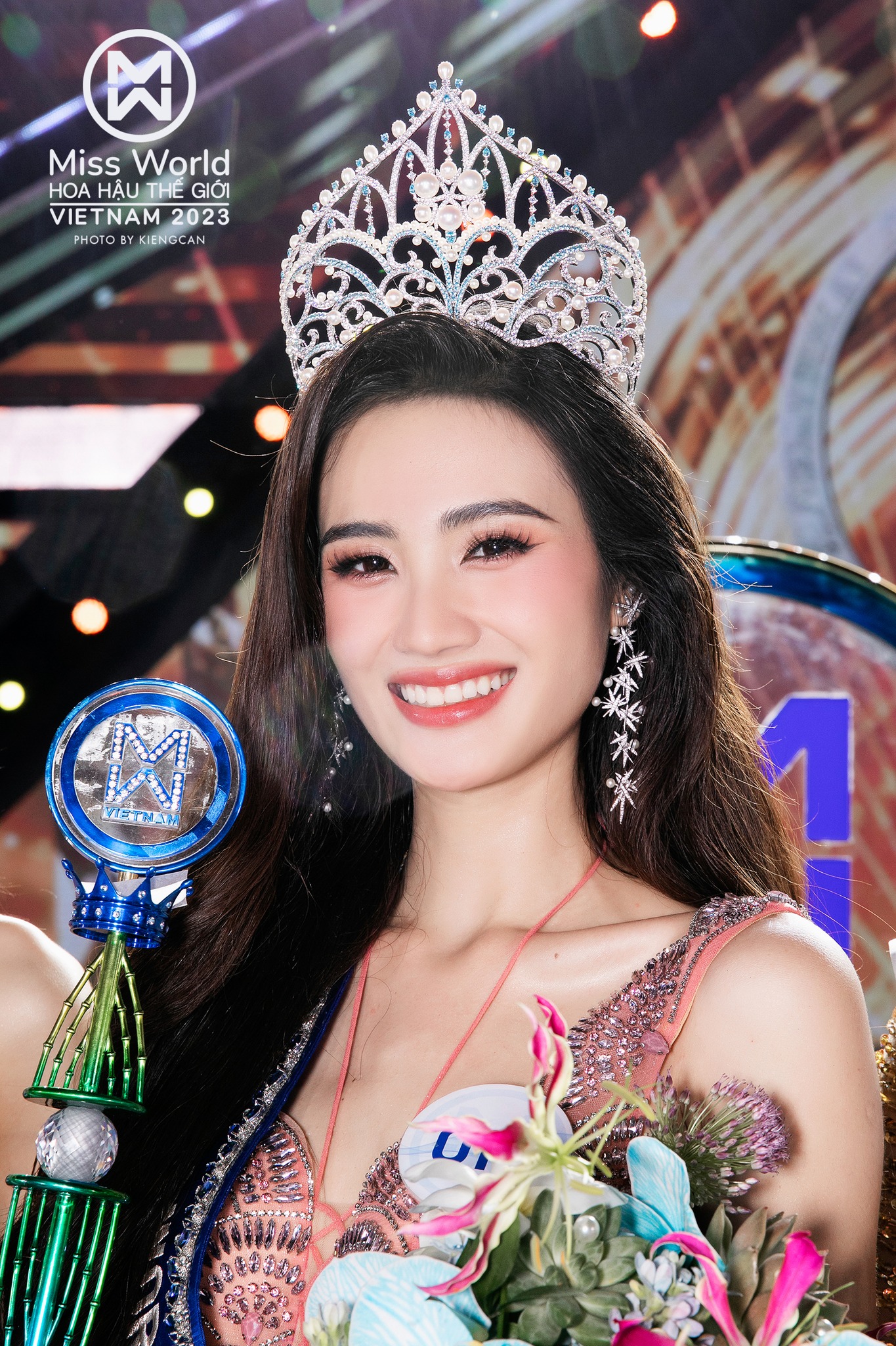 Ý Nhi đăng quang Miss World Vietnam 2023.
