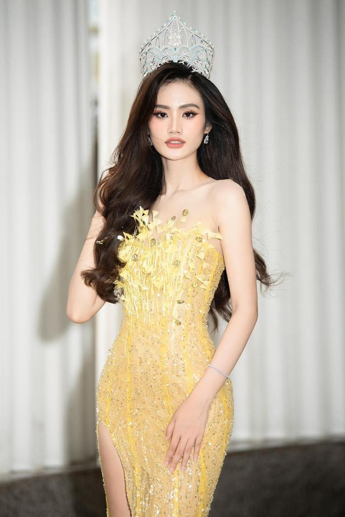 Tân hoa hậu của Miss World Vietnam 2023 Ý Nhi.