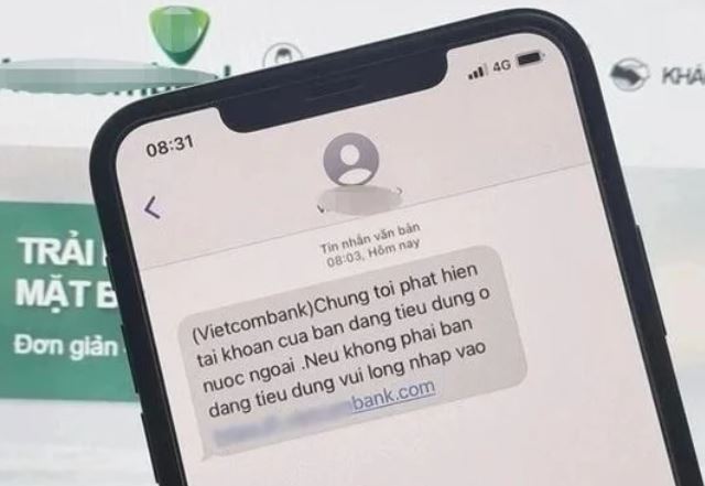 Khi phát hiện lừa đảo, khách hàng nên phối hợp ngay với ngân hàng và báo với cơ quan chức năng.