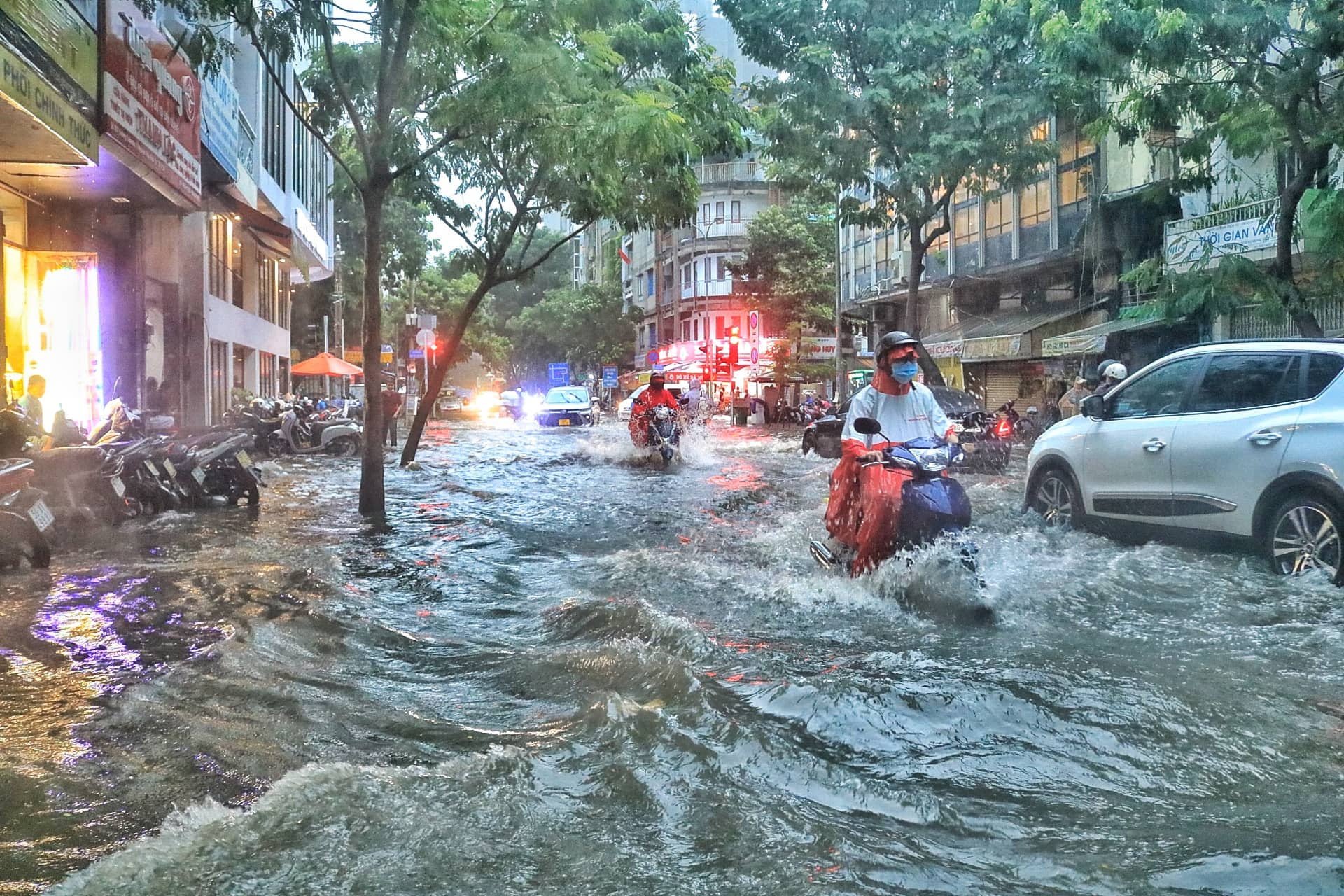 Người dân nên cẩn thận, cảnh giác tình trạng ngập nước do mưa lớn (ảnh minh họa)