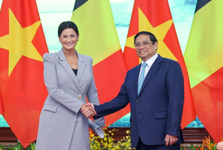 Thủ tướng Phạm Minh Chính và Chủ tịch Thượng viện Bỉ (Ảnh: VGP)