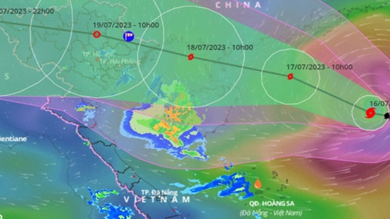 Bão Saola chính thức thành siêu bão, 'tung hoành' trên biển Đông và ảnh hưởng gây mưa to trong đợt nghỉ lễ - ảnh 2