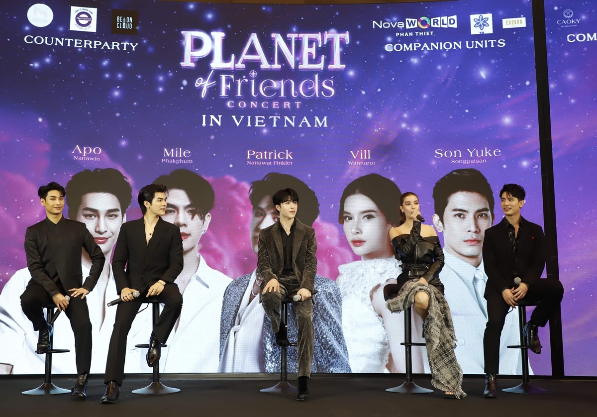 5 nghệ sĩ Thái Lan thân thiện giao lưu cùng người hâm mộ.