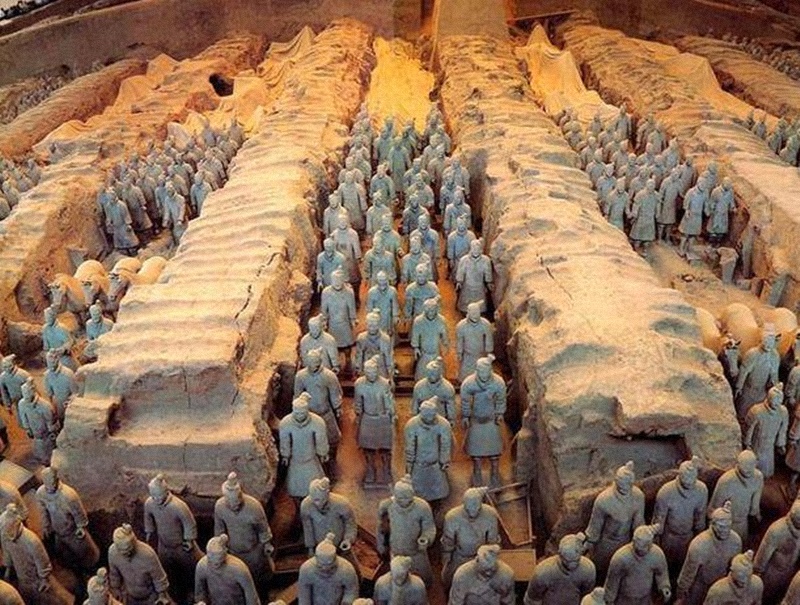 Đội quân đất nung dưới lăng mộ của Tần Thủy Hoàng.