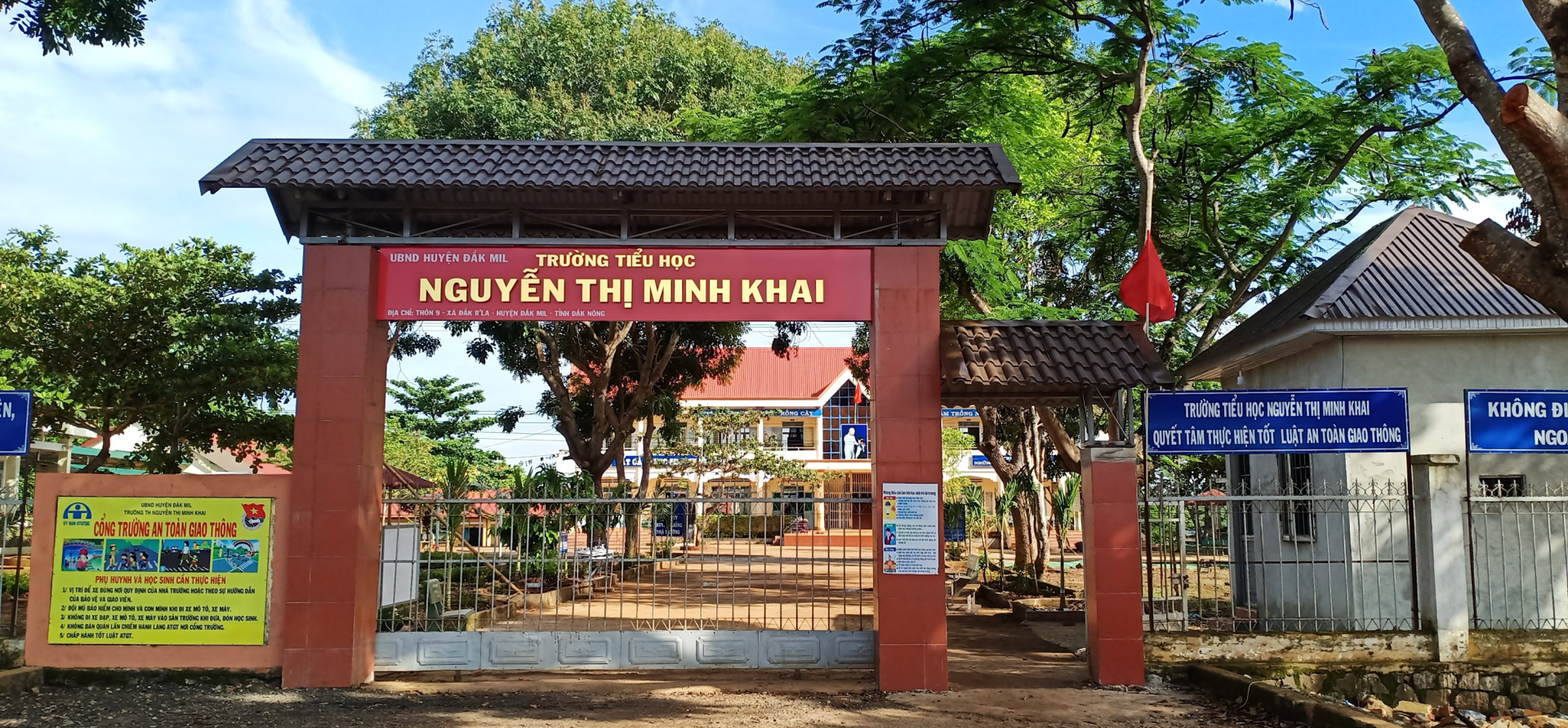 Trường tiểu học Nguyễn Thị Minh Khai - nơi có học sinh bị chó tấn công.