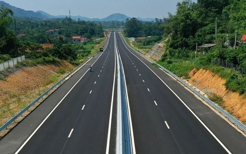 Quốc lộ 1A là con đường quan trọng nhất nhì tại Việt Nam.
