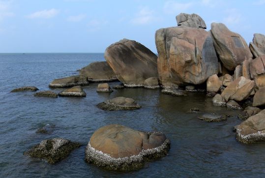 Sự thật về hòn đảo trăm triệu năm tuổi của Việt Nam: Nơi hội tụ tâm linh, có nhiều truyền thuyết ly kỳ? - ảnh 2