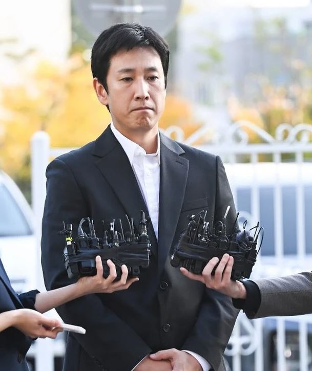 Nam diễn viên Lee Sun Kyun lộ diện giữa sóng gió