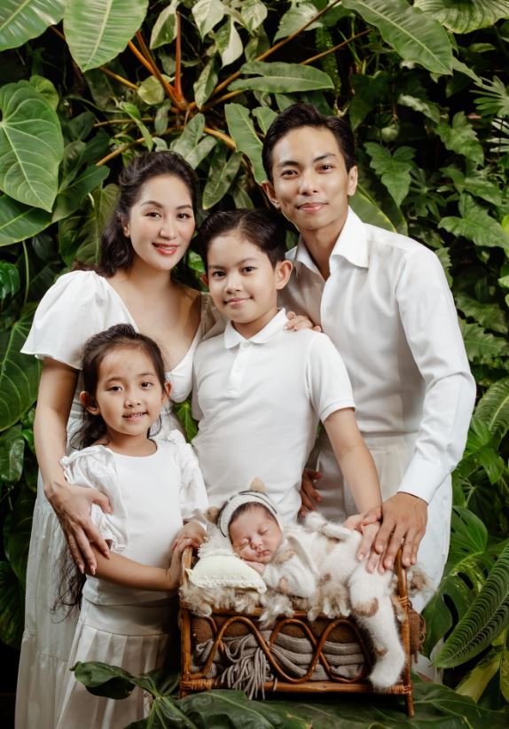 Vừa sinh con lần 3 được 2 tháng, Khánh Thi đã lên kế hoạch sinh em bé thứ 4 ở tuổi U50? - ảnh 1