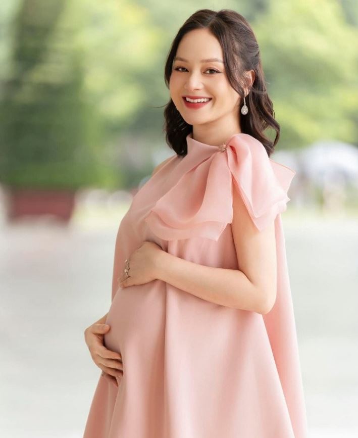 Lan Phương đang mang thai ở tháng thứ 5