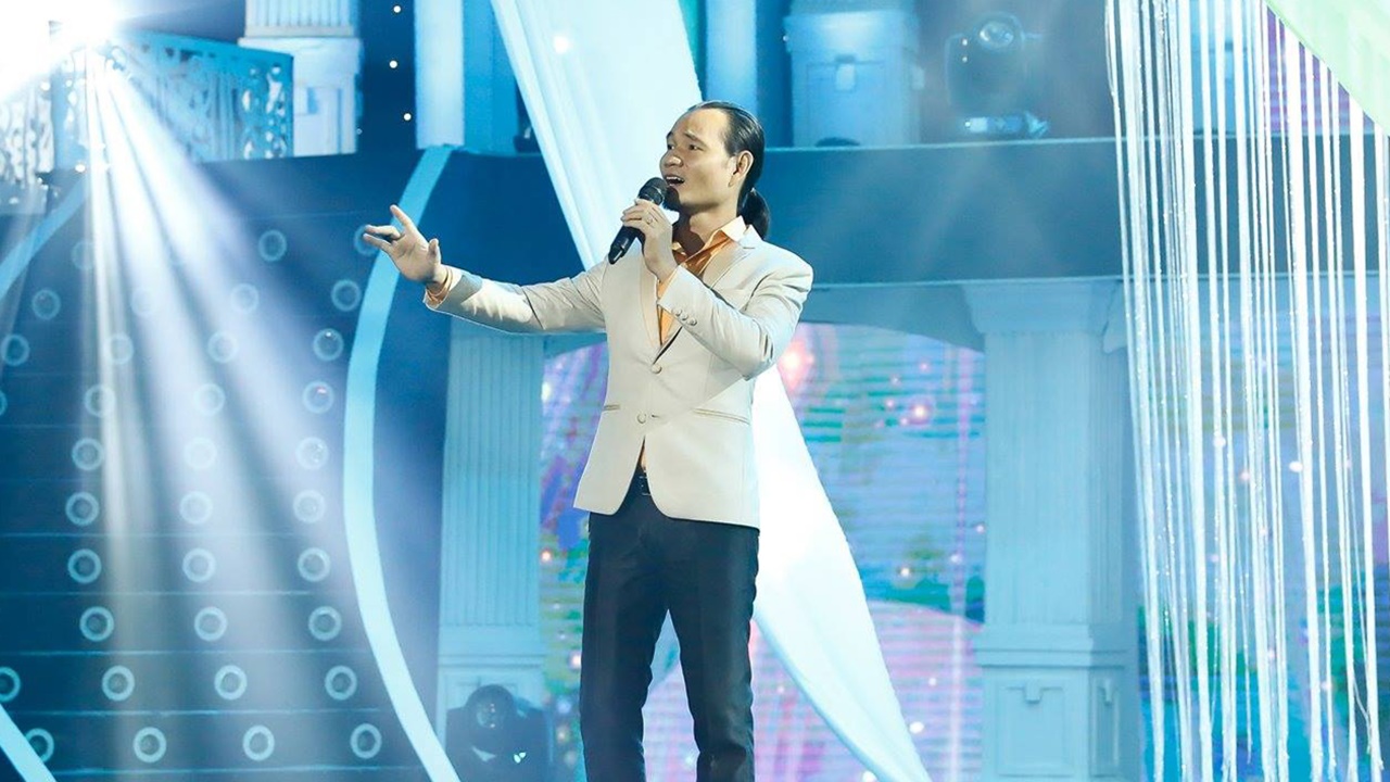 Sau 14 năm rời nhóm nhạc đình đám, nam ca sĩ Việt bất ngờ giành giải nhất cuộc thi hát tại Châu Âu - ảnh 1
