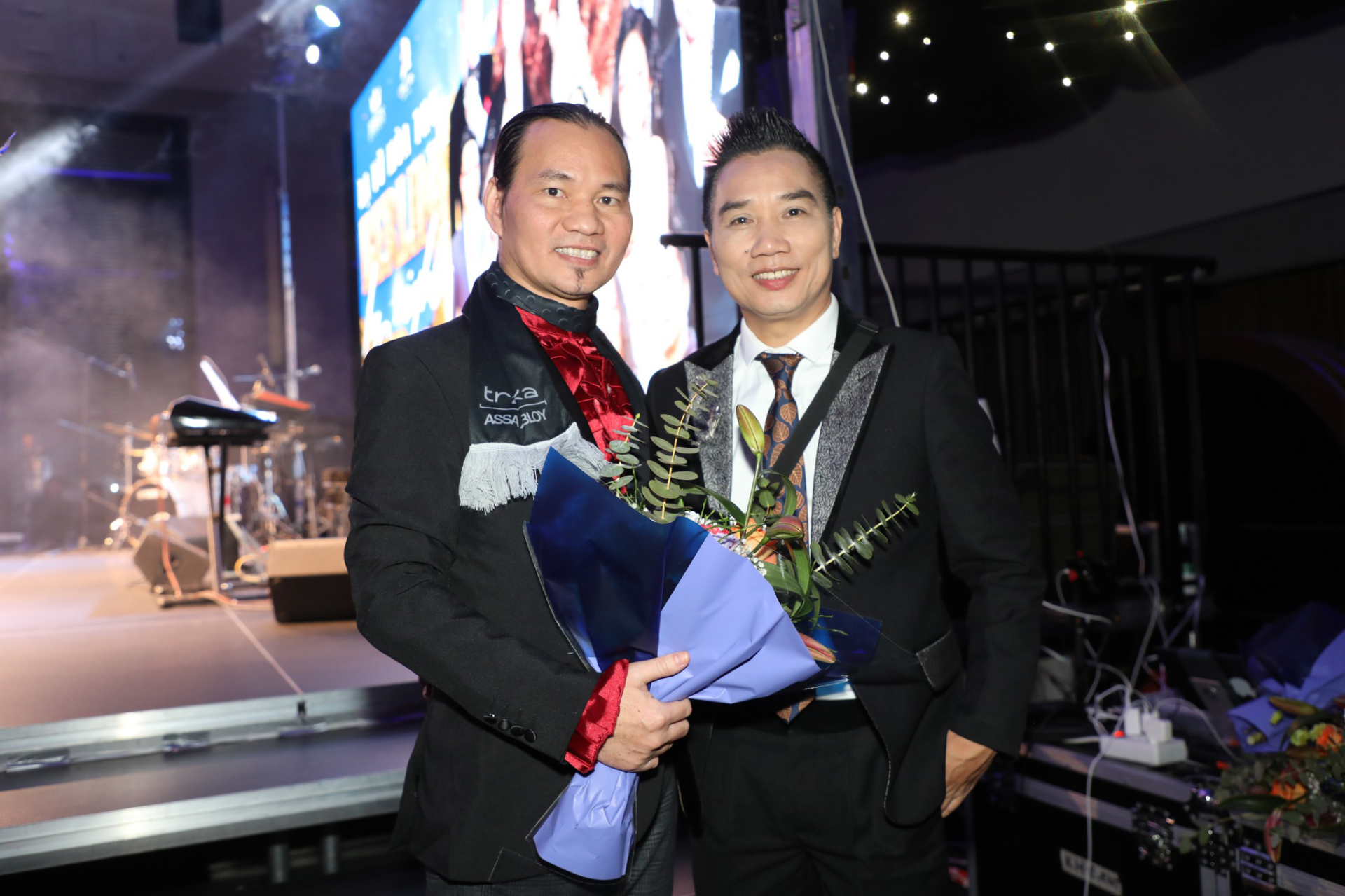 Sau 14 năm rời nhóm nhạc đình đám, nam ca sĩ Việt bất ngờ giành giải nhất cuộc thi hát tại Châu Âu - ảnh 2