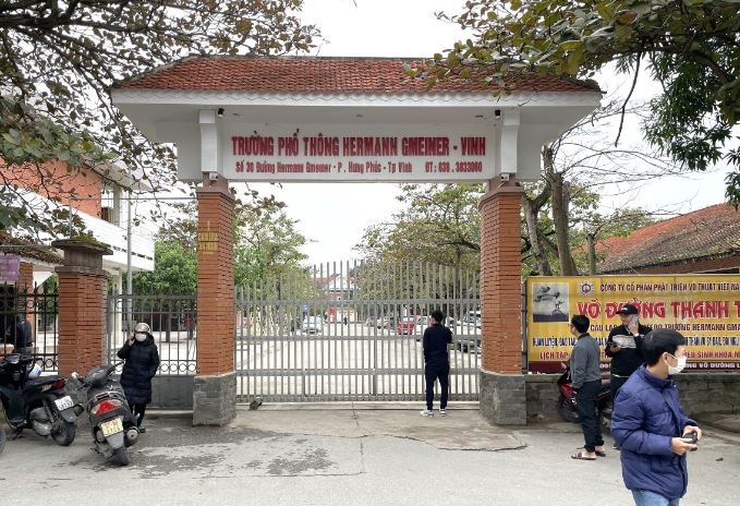 Một trường học ở Nghệ An bị sập trần, nhiều học sinh bị thương - ảnh 3