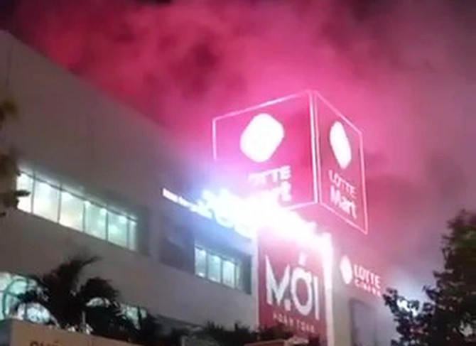 Hé lộ nguyên nhân vụ cháy siêu thị Lotte ở TPHCM: Người dân xôn xao vì lửa bắt nguồn từ 1 nơi quen thuộc - ảnh 1