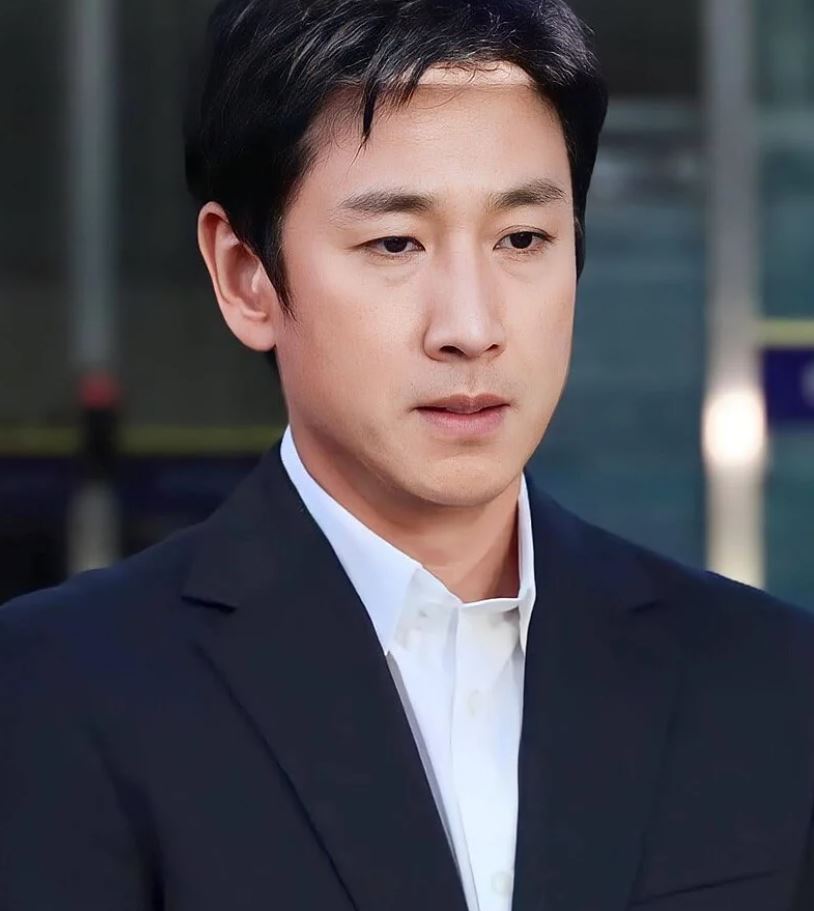 Lee Sun Kyun qua đời nghi do tự sát trong ô tô