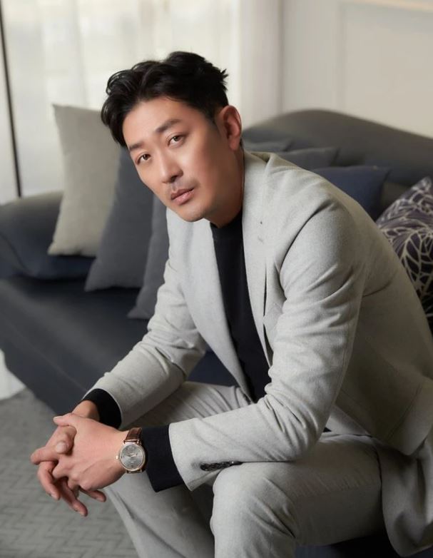Ha Jung Woo đã lo toàn bộ chi phí đám cưới của em trai