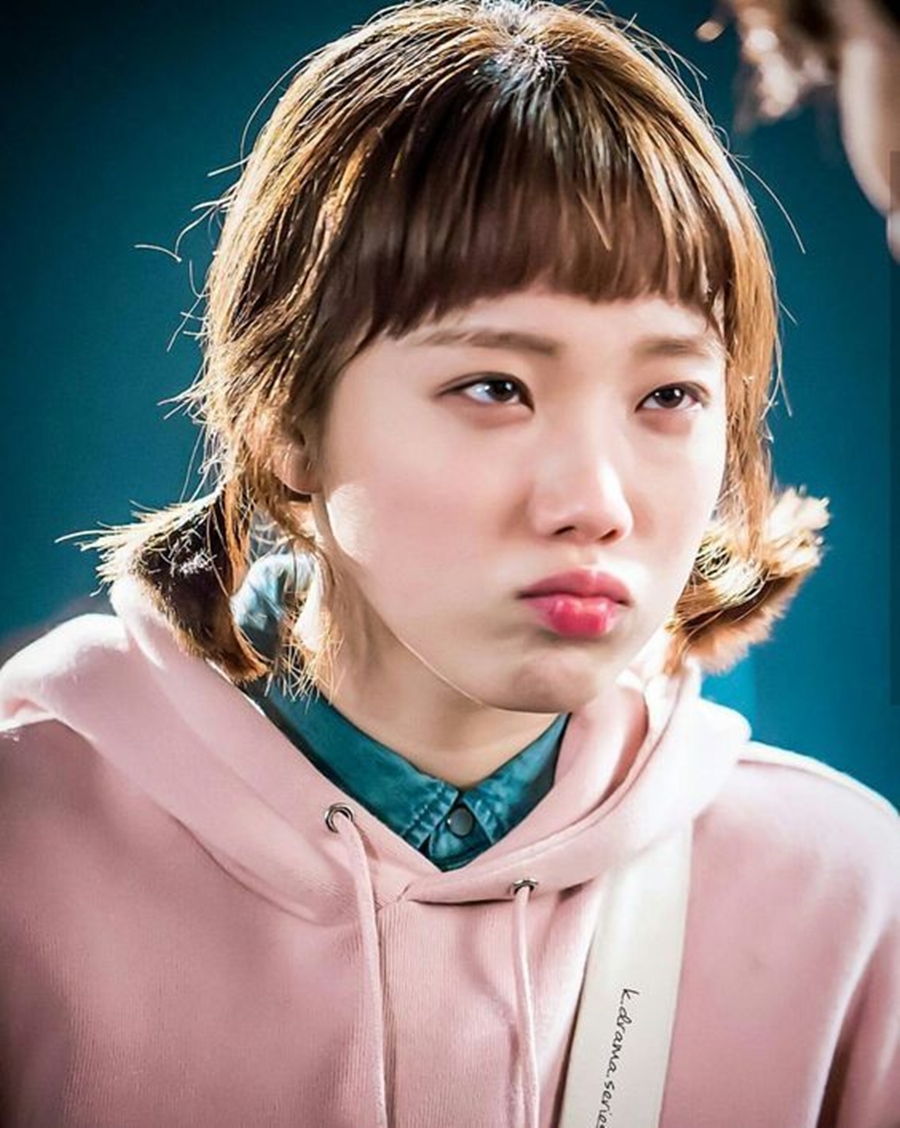 Lee Sung Kyung trong tạo hình của nàng cử tạ Kim Bok Joo - vai diễn làm nên tên tuổi cho cô.