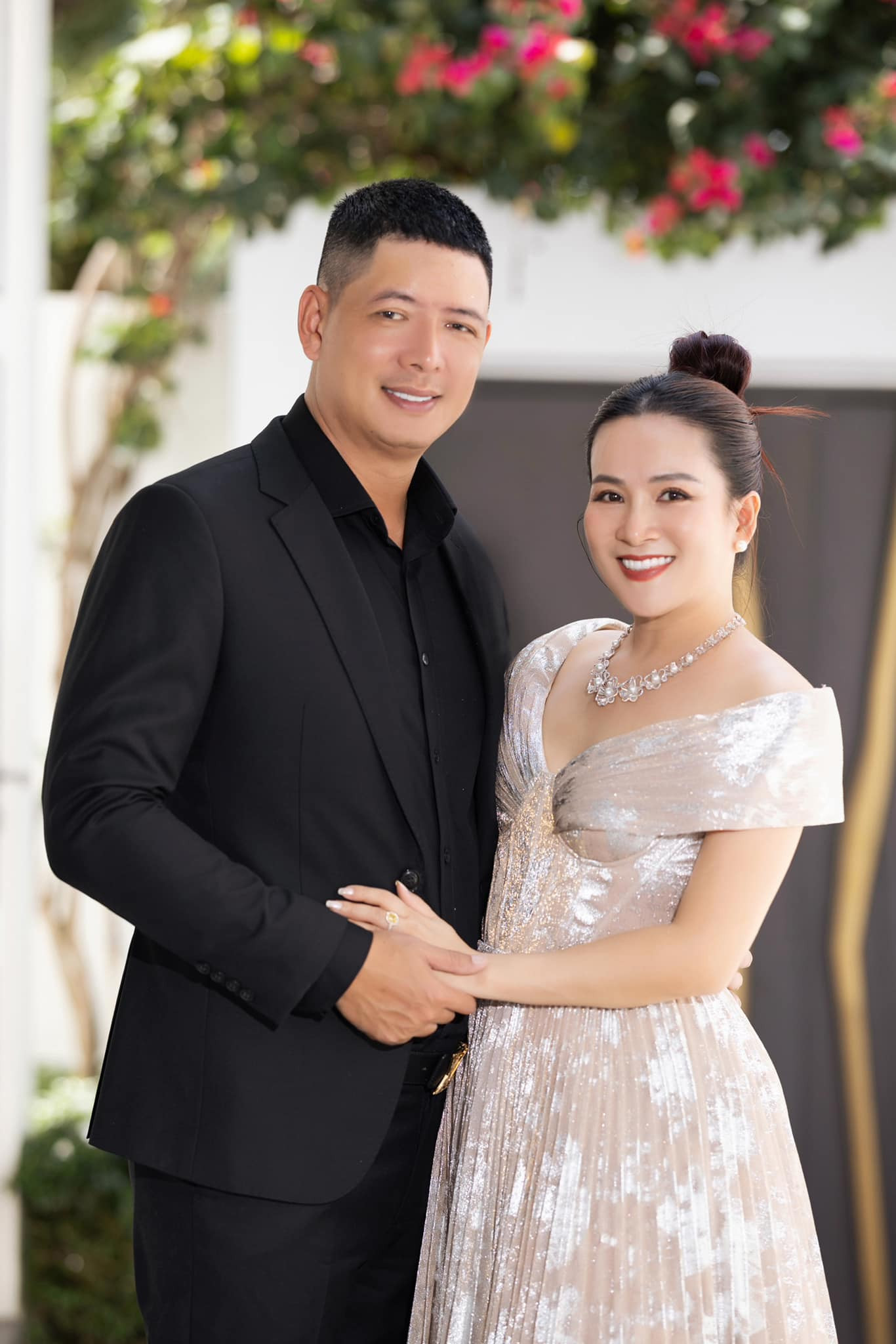 Nam diễn viên Việt cưới vợ đại gia hơn 4 tuổi, rời showbiz đi bán sầu riêng giờ ra sao? - ảnh 4
