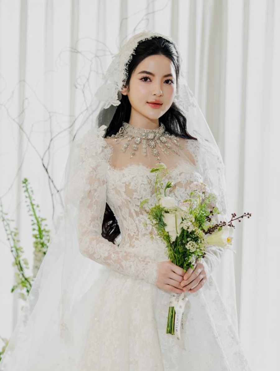 Soi váy cưới 150 triệu của Chu Thanh Huyền, một chi tiết đặc biệt khiến giá trị cao vút lên trăm triệu - ảnh 1