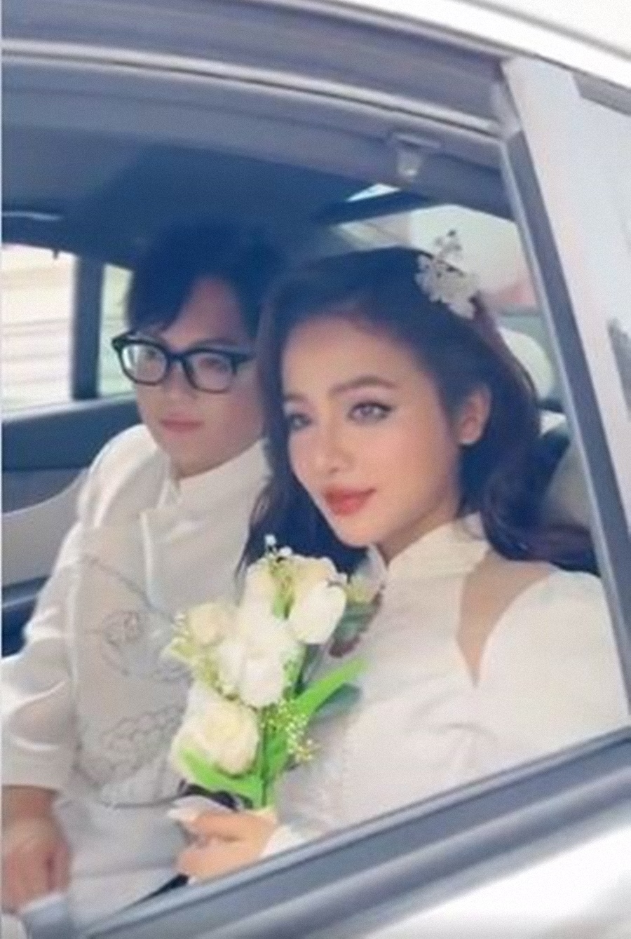 Không còn nghi ngờ: Đã phát trực tiếp đám cưới của Phạm Thoại ở quê, cô dâu xinh như 'con lai' - ảnh 2
