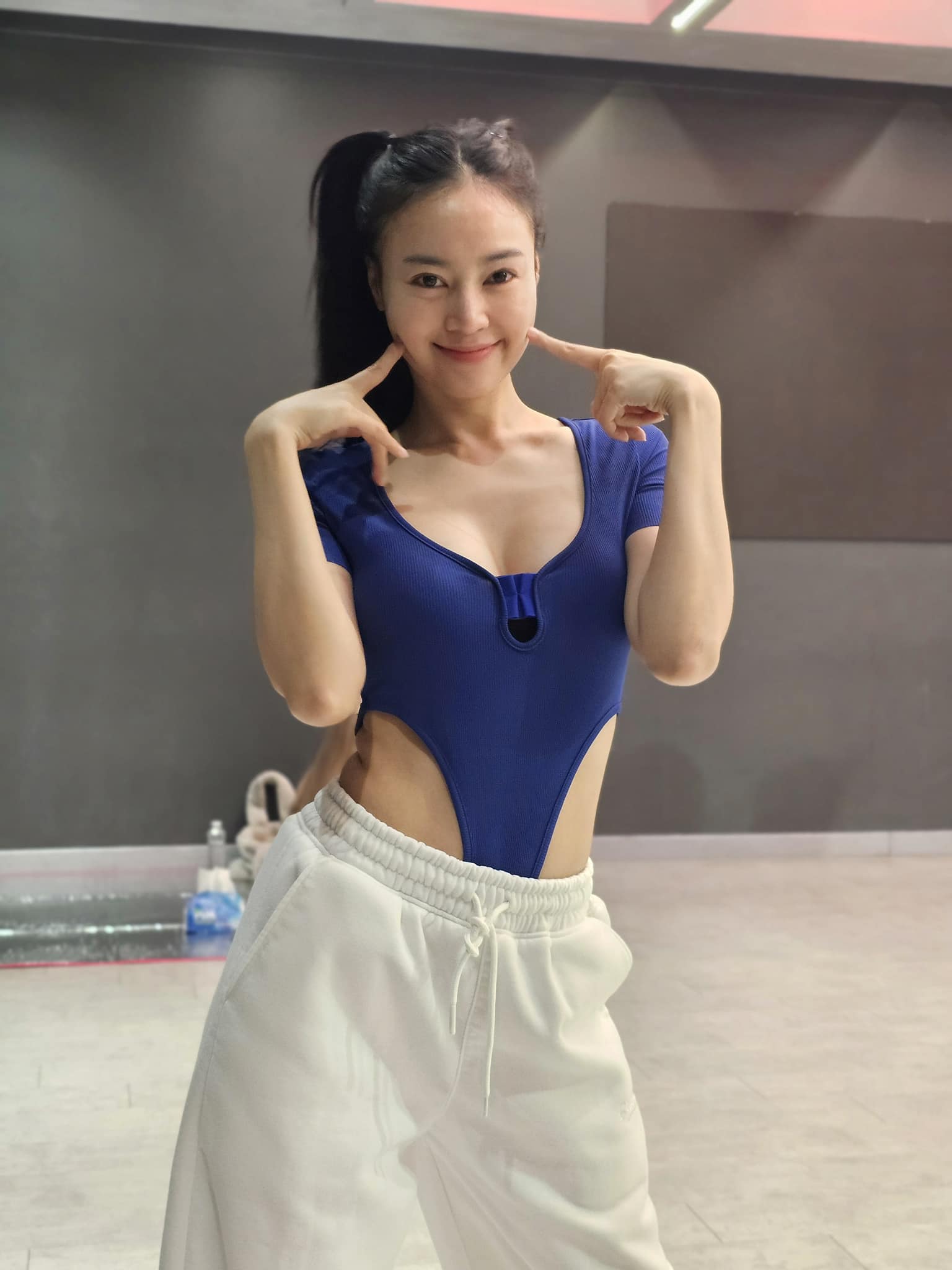 Vừa xác nhận du học, Ninh Dương Lan Ngọc livestream đã bị netizen bình luận gì mà ekip an ủi: 'Nín không khóc'? - ảnh 1