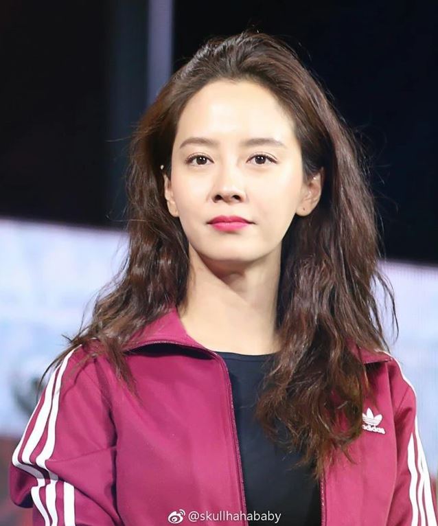 Mỹ nhân Running Man Song Ji Hyo lộ diện với gương mặt sưng tấy khác lạ, nghi do rượu bia quá đà? - ảnh 4