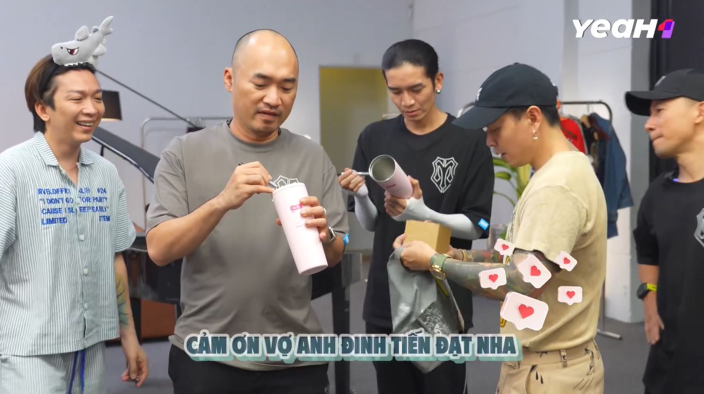 Dàn 'bóng hồng' của các Anh Tài kề cạnh ở hậu trường Anh Trai Vượt Ngàn Chông Gai - ảnh 1