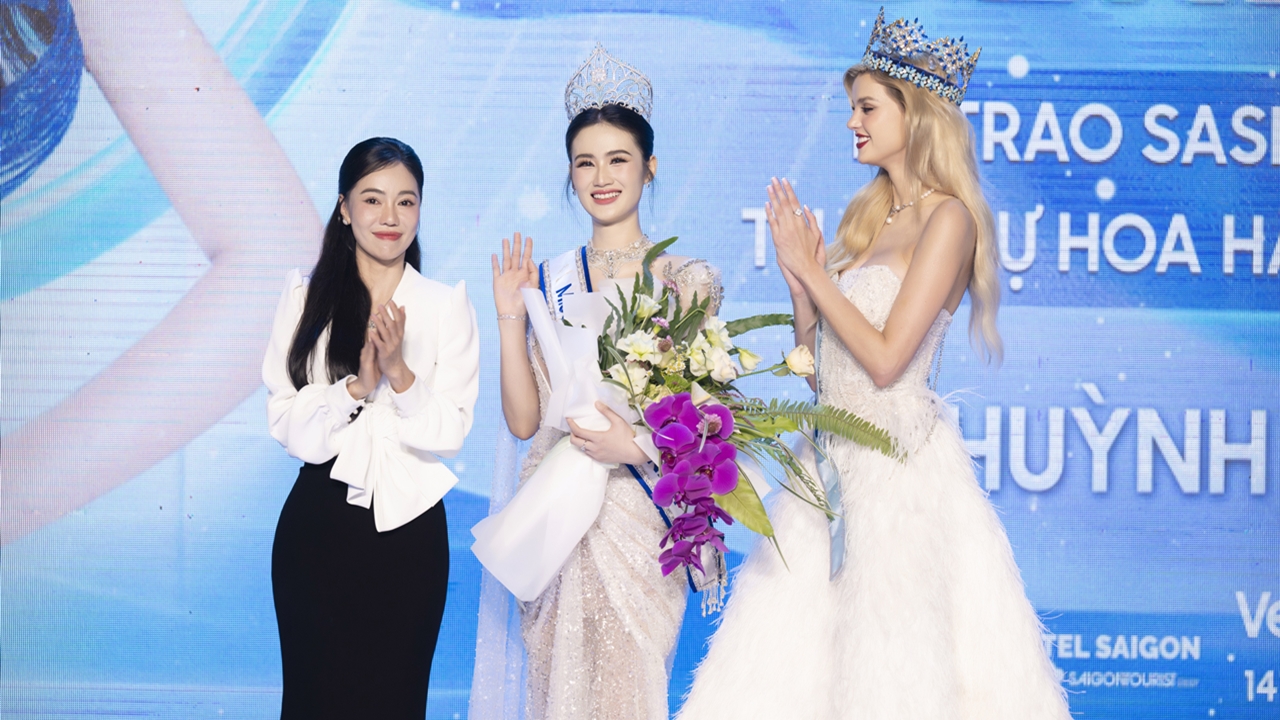 Hoa hậu Ý Nhi chính thức nhận sash Hoa hậu Miss World, đại diện Việt Nam tham dự Hoa hậu Thế giới - ảnh 1