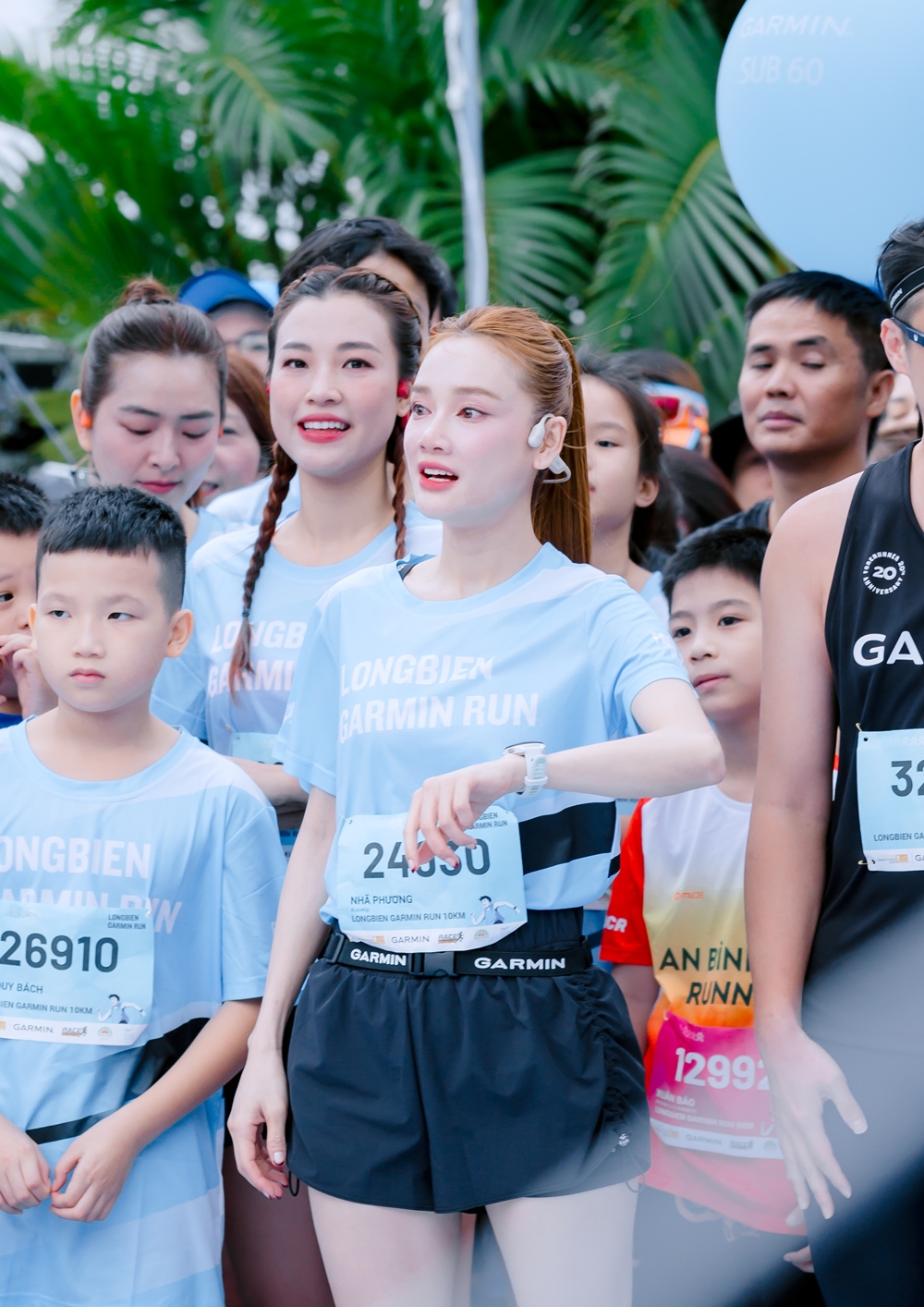 Anh Tài Tiến Đạt, Chị Đẹp Hoàng Oanh cùng Nhã Phương và dàn runner chinh phục Longbien Garmin Run - ảnh 1